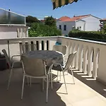 Apartment Sunny Val 1 *